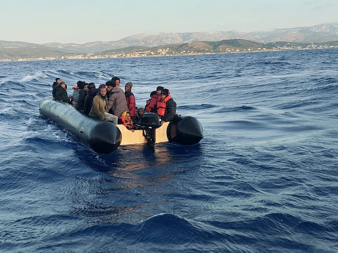 İzmir Açıklarında 32 Düzensiz Göçmen (Beraberinde 4 Çocuk) Kurtarılmıştır