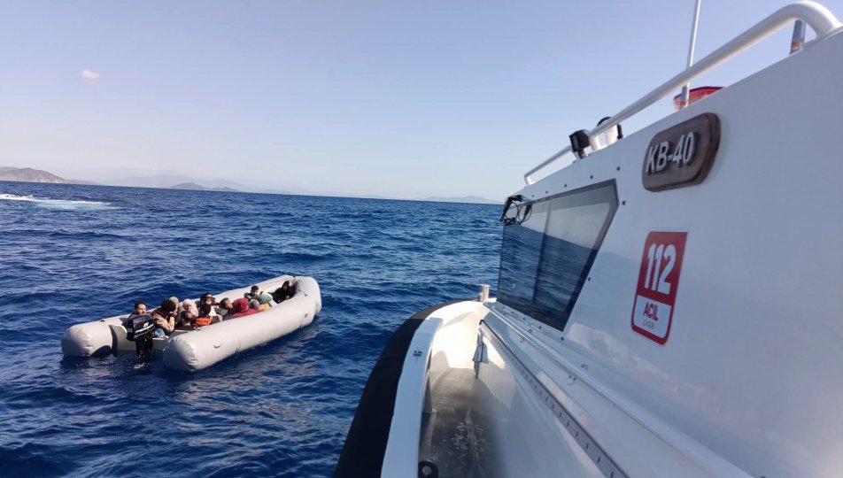 İzmir Açıklarında 12 Düzensiz Göçmen (Beraberinde 7 çocuk) Kurtarılmıştır