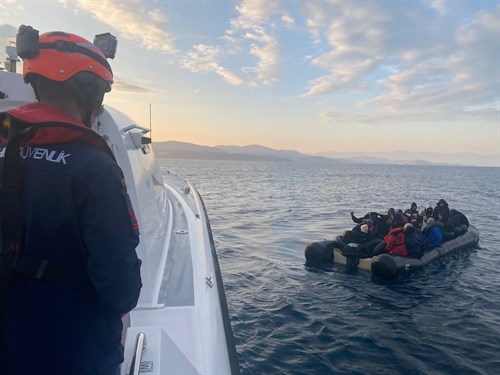 İzmir Açıklarında 30 Düzensiz Göçmen Kurtarılmıştır