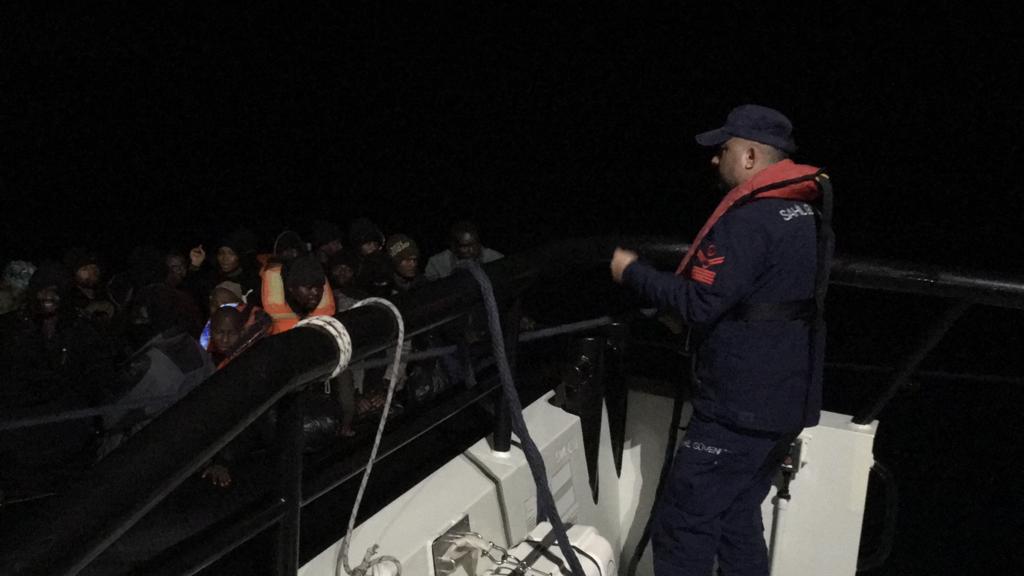 İzmir Açıklarında 52 Düzensiz Göçmen Kurtarılmıştır