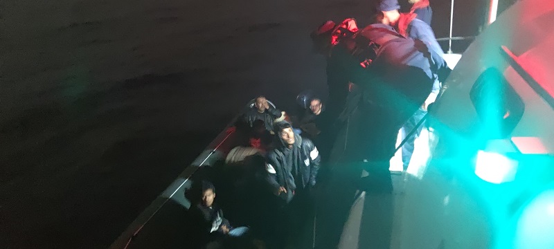 İzmir Açıklarında 14 Düzensiz Göçmen (Beraberinde 5 Çocuk) Yakalanmıştır