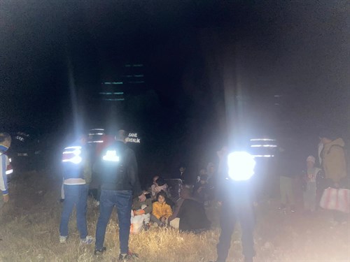 İzmir’de 10 Düzensiz Göçmen (Beraberinde 10 Çocuk) Yakalanmıştır