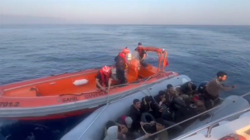 İzmir Açıklarında 15 Düzensiz Göçmen Yakalanmıştır