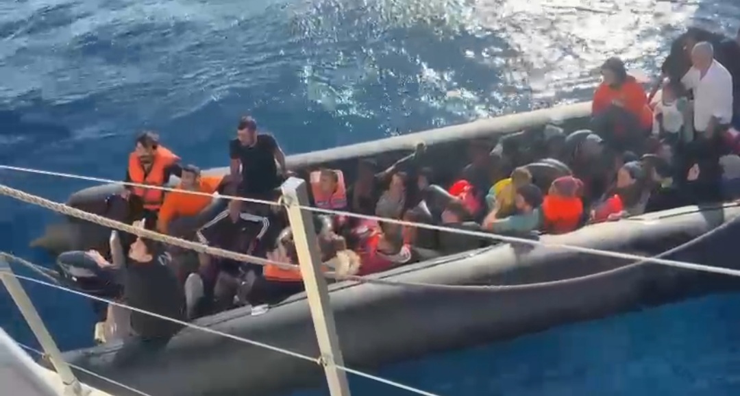 İzmir Açıklarında 31 Düzensiz Göçmen (Beraberinde 14 Çocuk)  Yakalanmıştır