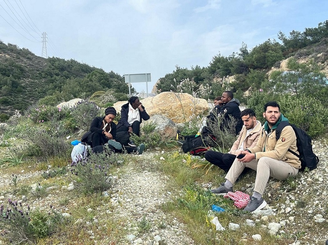 İzmir’de 6 Düzensiz Göçmen Yakalanmıştır