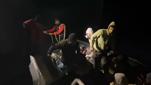 Çanakkale Açıklarında 18 Düzensiz Göçmen (Beraberinde 21 Çocuk) Yakalanmıştır