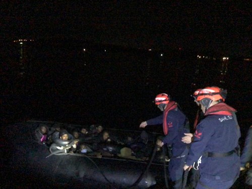 İzmir Açıklarında 43 Düzensiz Göçmen (Beraberinde 5 Çocuk) Yakalanmıştır