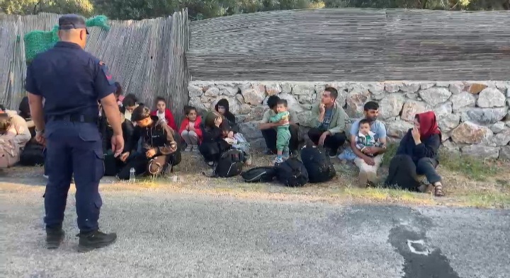 Çanakkale’de 18 Düzensiz Göçmen (Beraberinde 12 Çocuk) Yakalanmıştır