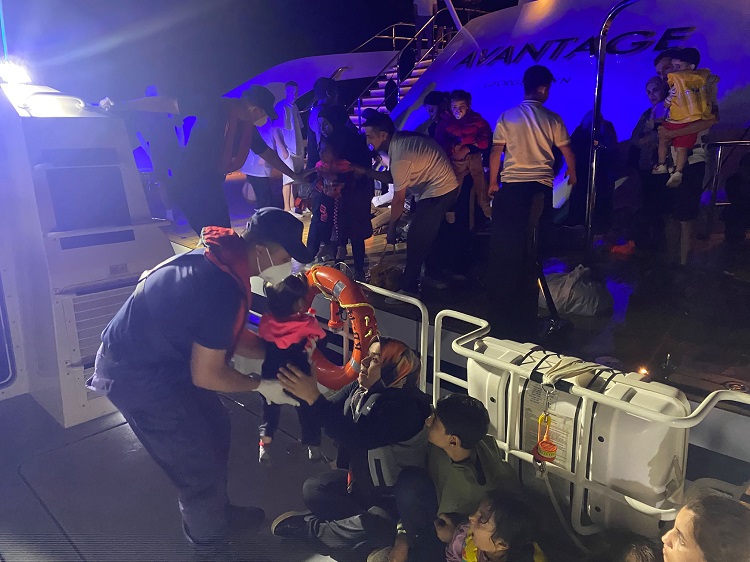 Muğla Açıklarında 21 Düzensiz Göçmen (Beraberinde 10 Çocuk) Kurtarılmıştır